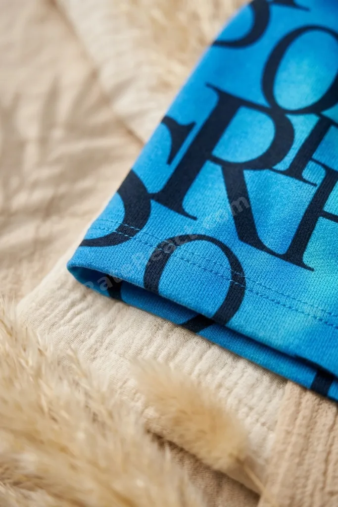 Unisex Siyah Mavi Tipografik Desenli Pamuklu Slouchy Bere Şapka - Modern Sokak Stili Tasarım 2-4 Yaş