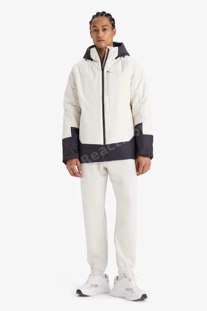 Su İtici Regular Fit Kapüşonlu Fermuarlı Rüzgar Geçirmez Mont E9494AX25AU