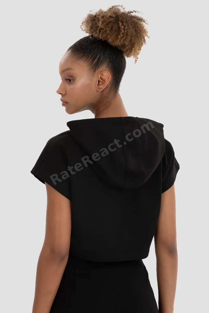 Alice Kapüşonlu Kısa Kollu Siyah Crop Sweatshirt