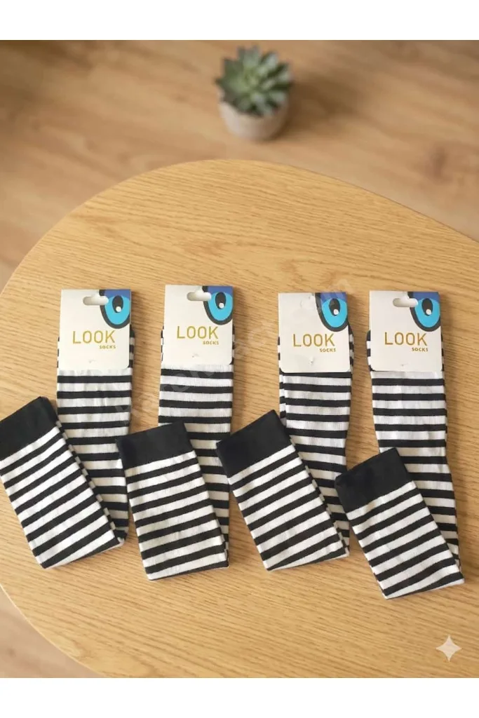 4 lü siyah beyaz çizgili unisex dizaltı uzun çorap