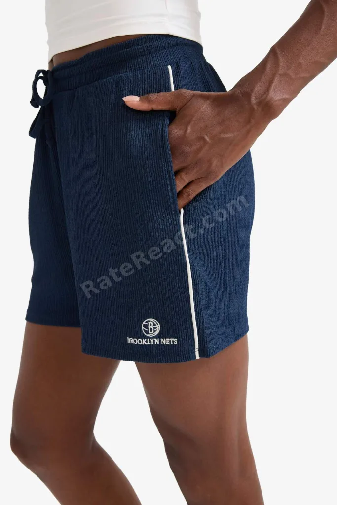 NBA Brooklyn Nets Standart Fıt Kısa Paça Krinkıl Kumaş Şort E3625AX25SM