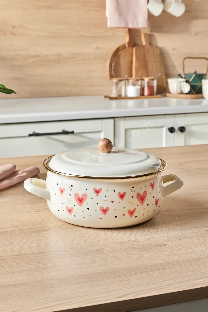 Kalp Detaylı Pink Love Emaye Karnıyarık Tencere 22 cm