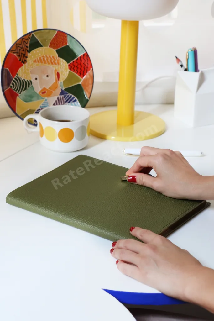 Executive Vegan Deri Defter. 19x25 cm. 100 gr. 176 sayfa. Kenar Yaldızlı Yeşil