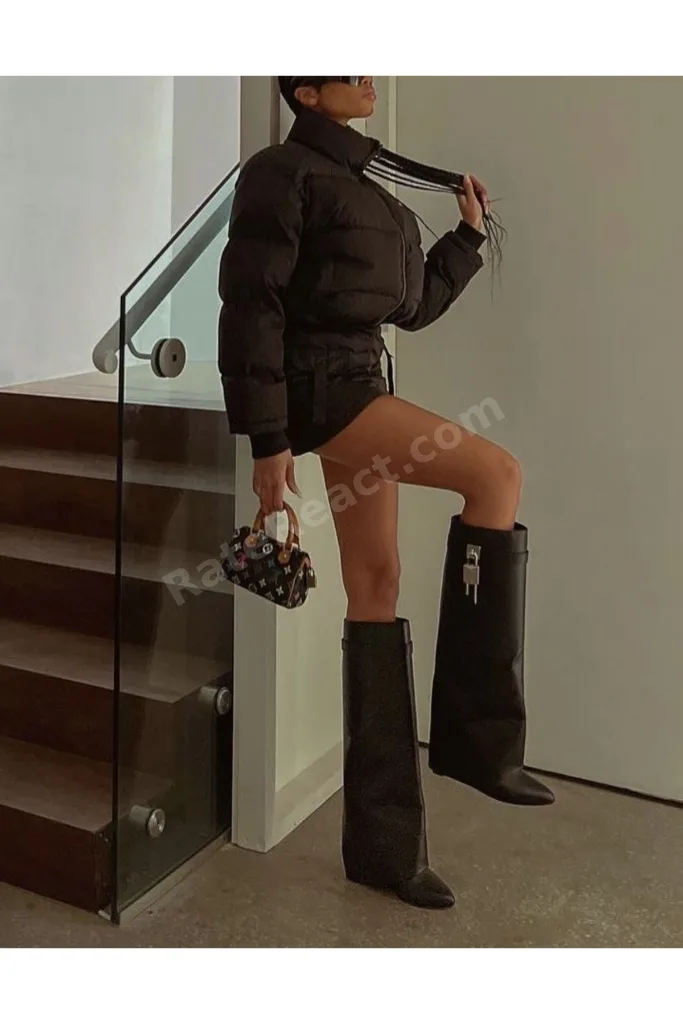 Siyah Tozluk Detaylı Topuklu Çizme