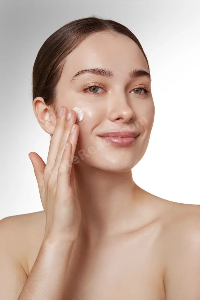 İpek Protein, Alpha Arbutin ve Glutathione İçeren Leke Karşıtı Bakım Kremi 50 ML
