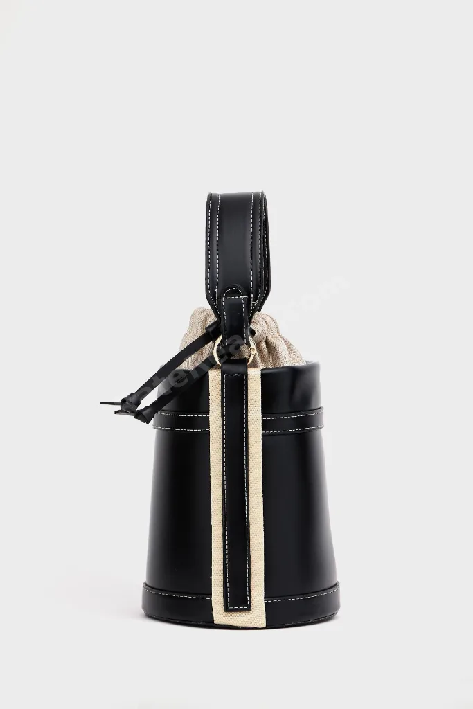 Siyah Kadın Kontrast Dikişli Kova El ve Omuz  Çanta