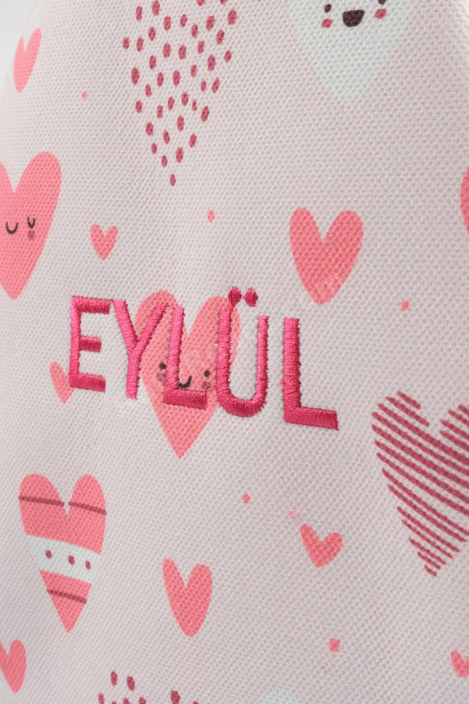 Mini Aşk Kalpleri – Pembe Kalpli Anaokulu Kreş Çocuk Çantası Kişiye Özel Nakışlı