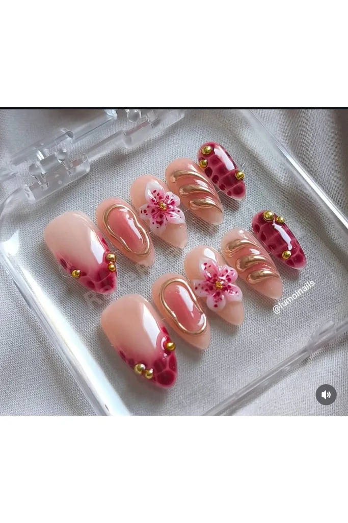 Pembe çiçek takma tırnak