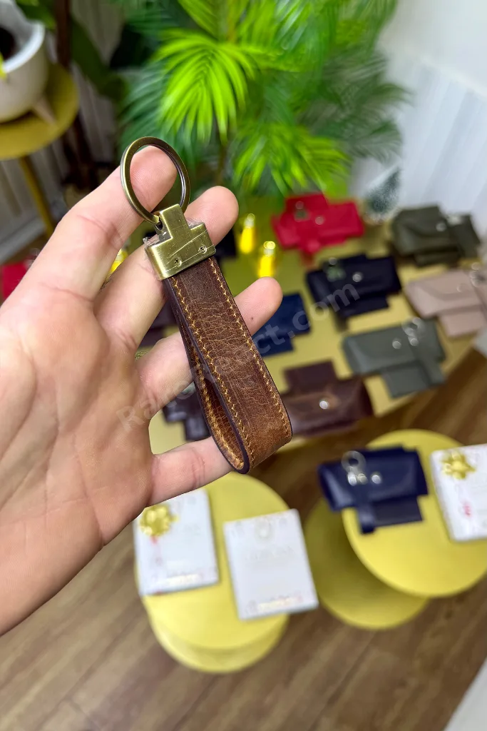 Premium Hakiki Deri Hediye Seti - Eskitme Taba Cüzdan Anahtarlık & iPhone 17 Pro Telefon Kılıfı