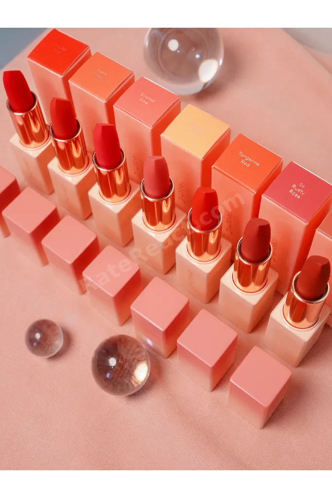 Easy Matte Lipstick - Doğal Görünümlü Mat Ruj - 04 Tangerine Red