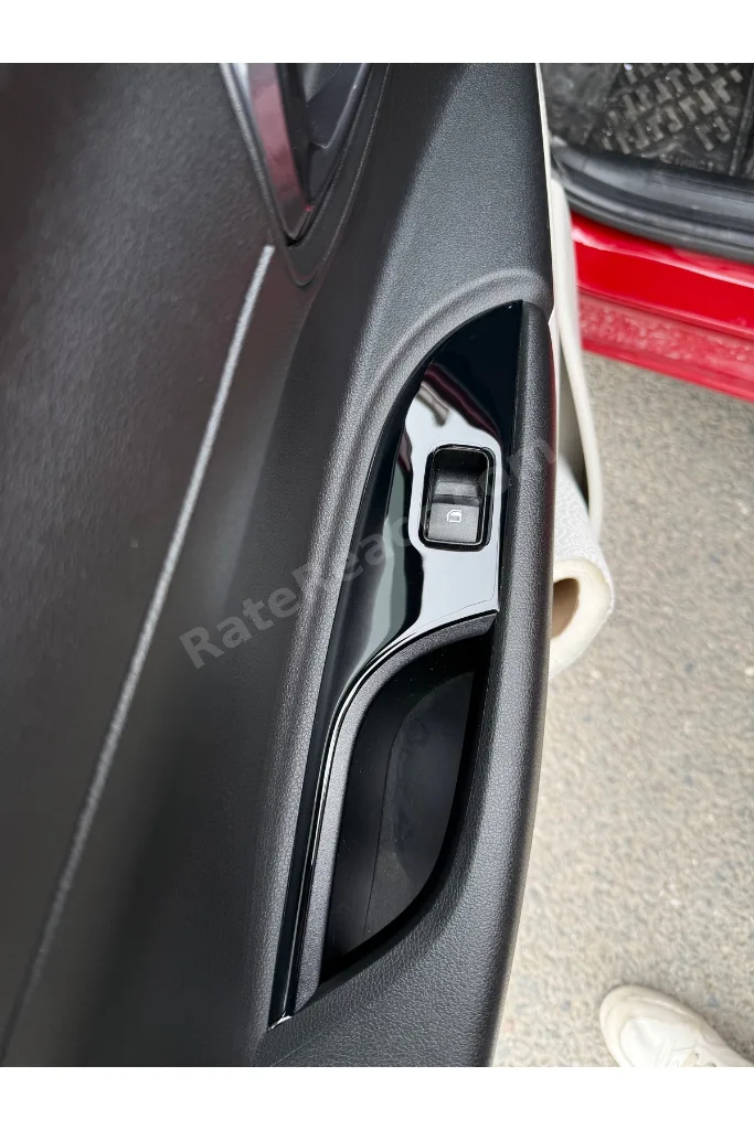 Hyundai İ20 2021 - 2025 Cam Açma Yerleri Piano Black Maun Kaplama