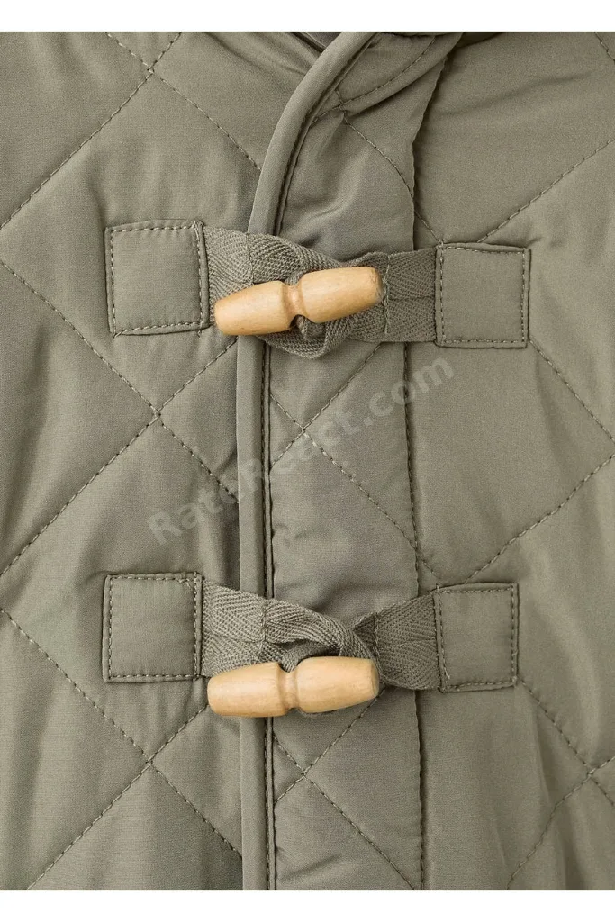 Kapüşonlu tahta düğmeli anorak