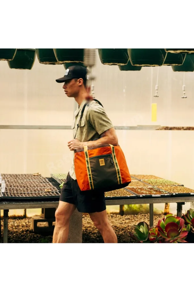 Mountain Utility Tote 33L