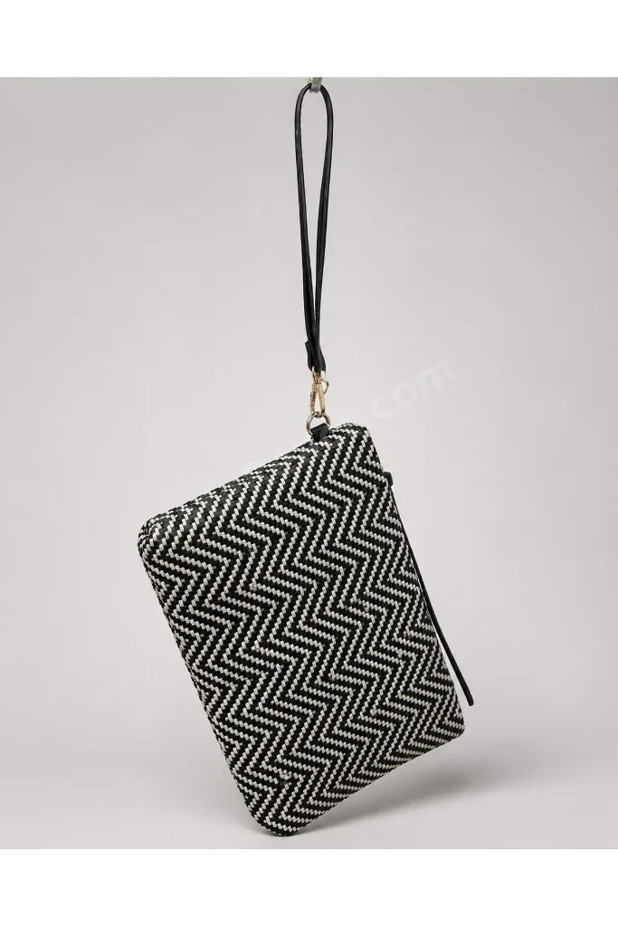 Siyah Kadın Clutch Çanta – Modern Dokulu Tasarım, Şık & Günlük Kullanım