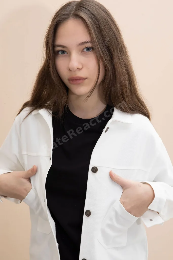 Ekru Sırtı Düğme Detaylı Kız Çocuk Gabardin Kumaş Ceket 23570