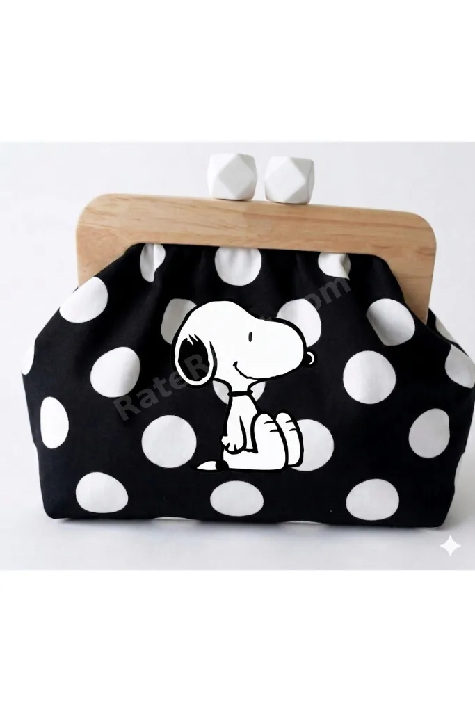 Siyah Beyaz Puantiyeli Snoopy Ahşap Burslu Zincir Askılı Clutch Omuz Çantası