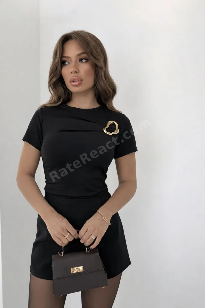 YENİ SEZON Kadın Tokalı Göğüs Detaylı Sandy Kısa Kollu Bluz 0074