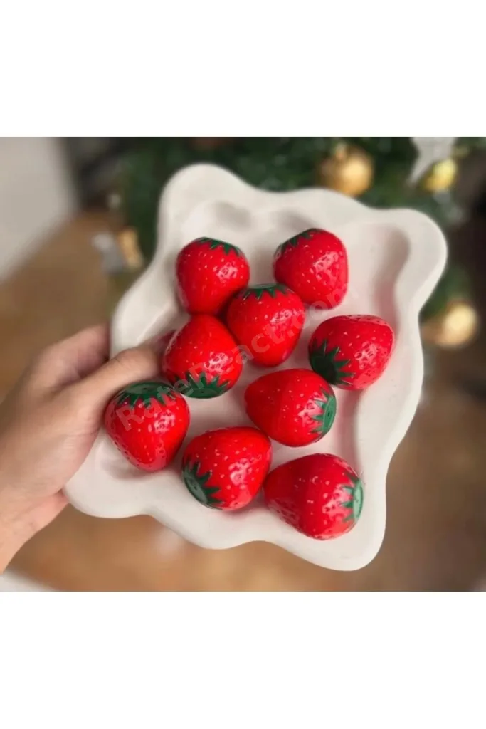 Çilek şeklinde lip balm 2 adet