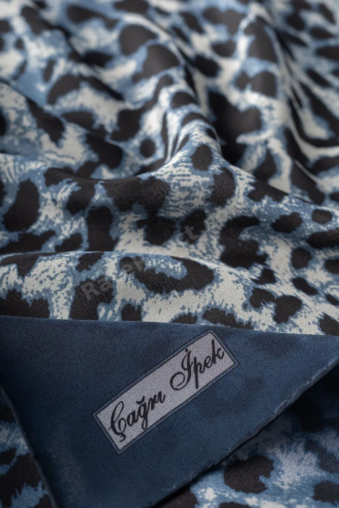 Lacivert Leopar Desen Crep İpek Şal