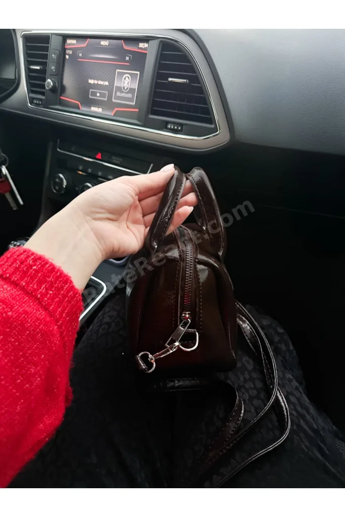 Kahverengi Suni Deri Kırışık Kumaş Tek Bölmeli Fermuarlı Ayarlanabilir Askılı El Omuz Çantası