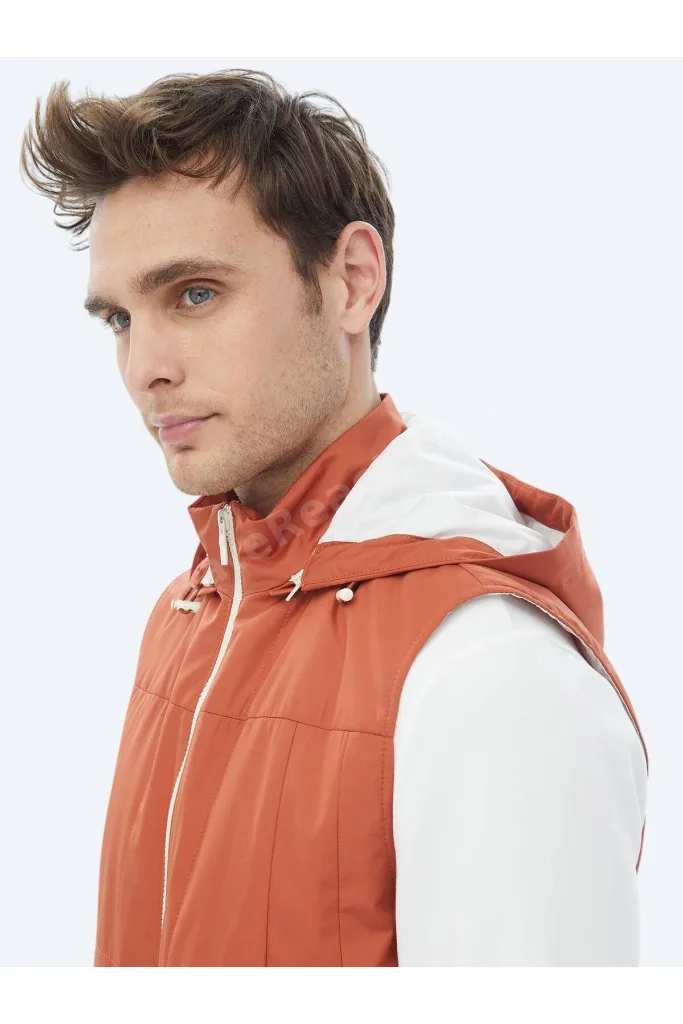 Koyu Turuncu Regular Fit Kapüşonlu Casual Dokuma Spor Yelek