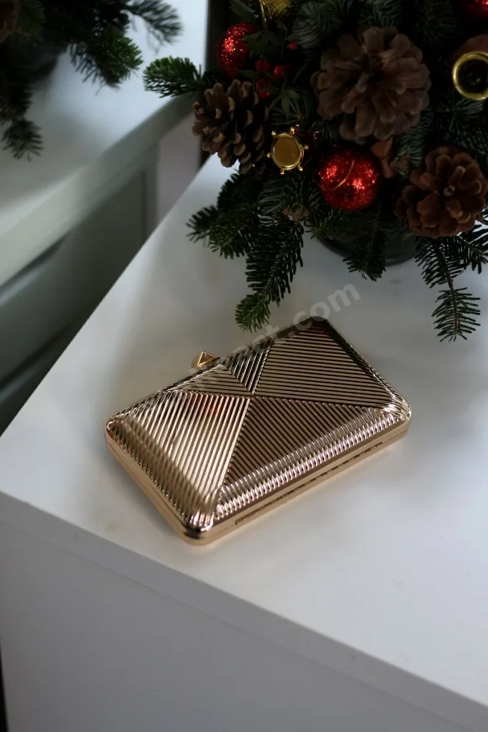 Kadın Gold Metal Zincir Askılı Abiye Çanta
