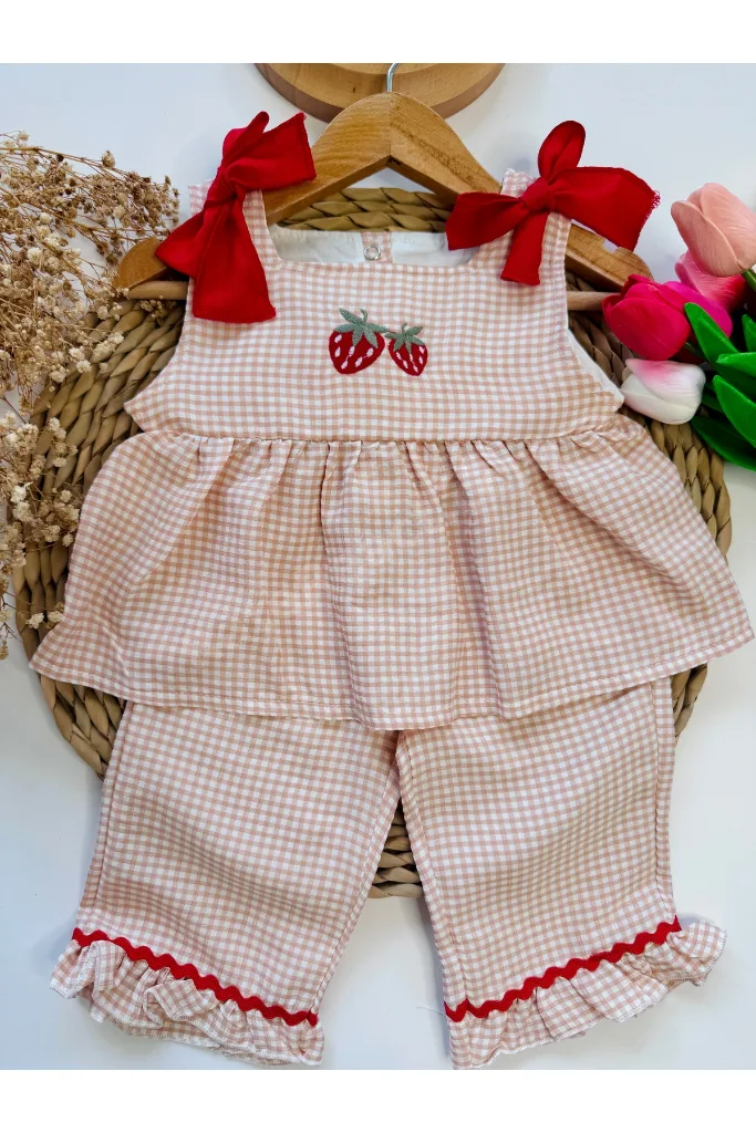 Çilek Nakışlı Fiyonk Detaylı Ekose Pötikareli Fırfırlı Bol Paça 2’li Bebek Kız Takım