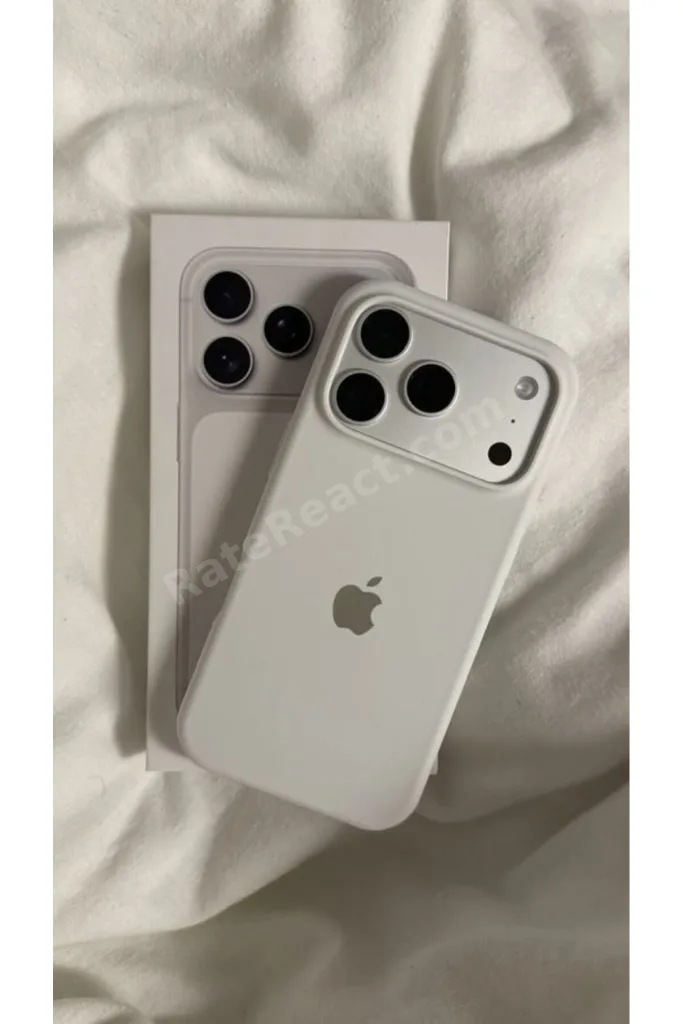 iPhone 17 Pro Max Uyumlu Içi Kadife Lansman Premium Kılıf - Beyaz