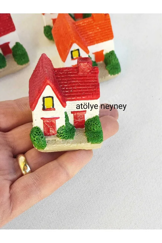 Ev Teraryum objeleri, Minyatür Ev